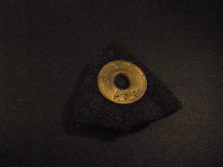 Rijkskleding om knoop mee vast te zetten (type AW 5 452) (2)
